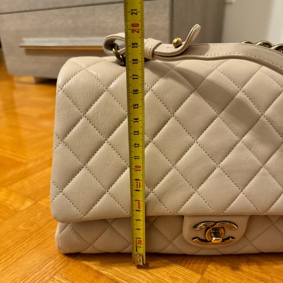 Authentic brand new Chanel handbag - Picture 14 of 15